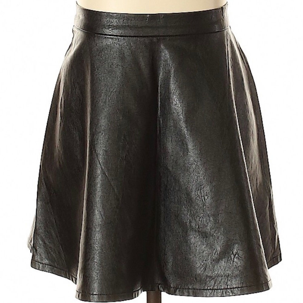 AMERICAN EAGLE FAUX LEATHER MINI SKIRT